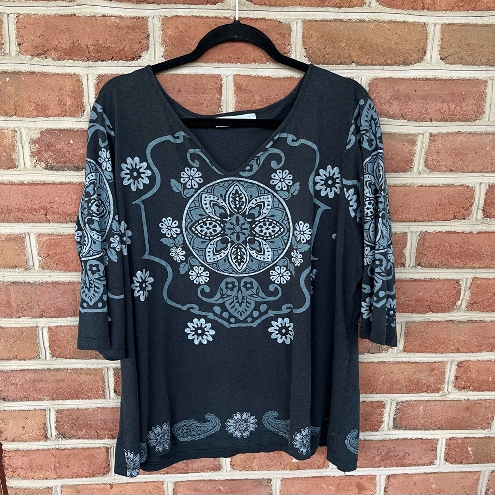 Fashion bug printed three-quarter length sleeves top. size 22/24